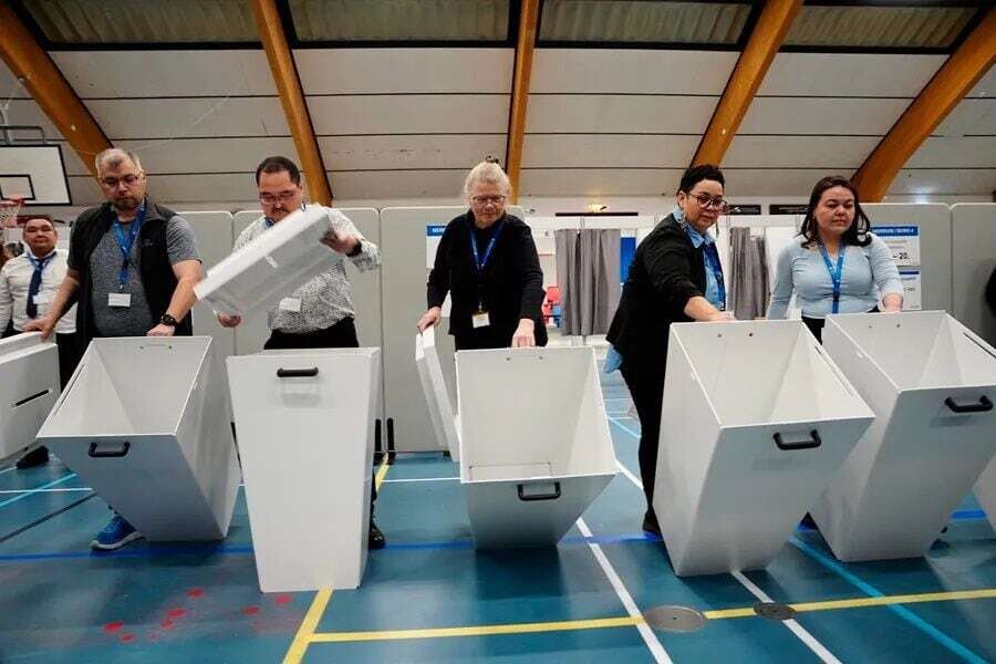 Electoral Colleges Open in Greenland for Elections